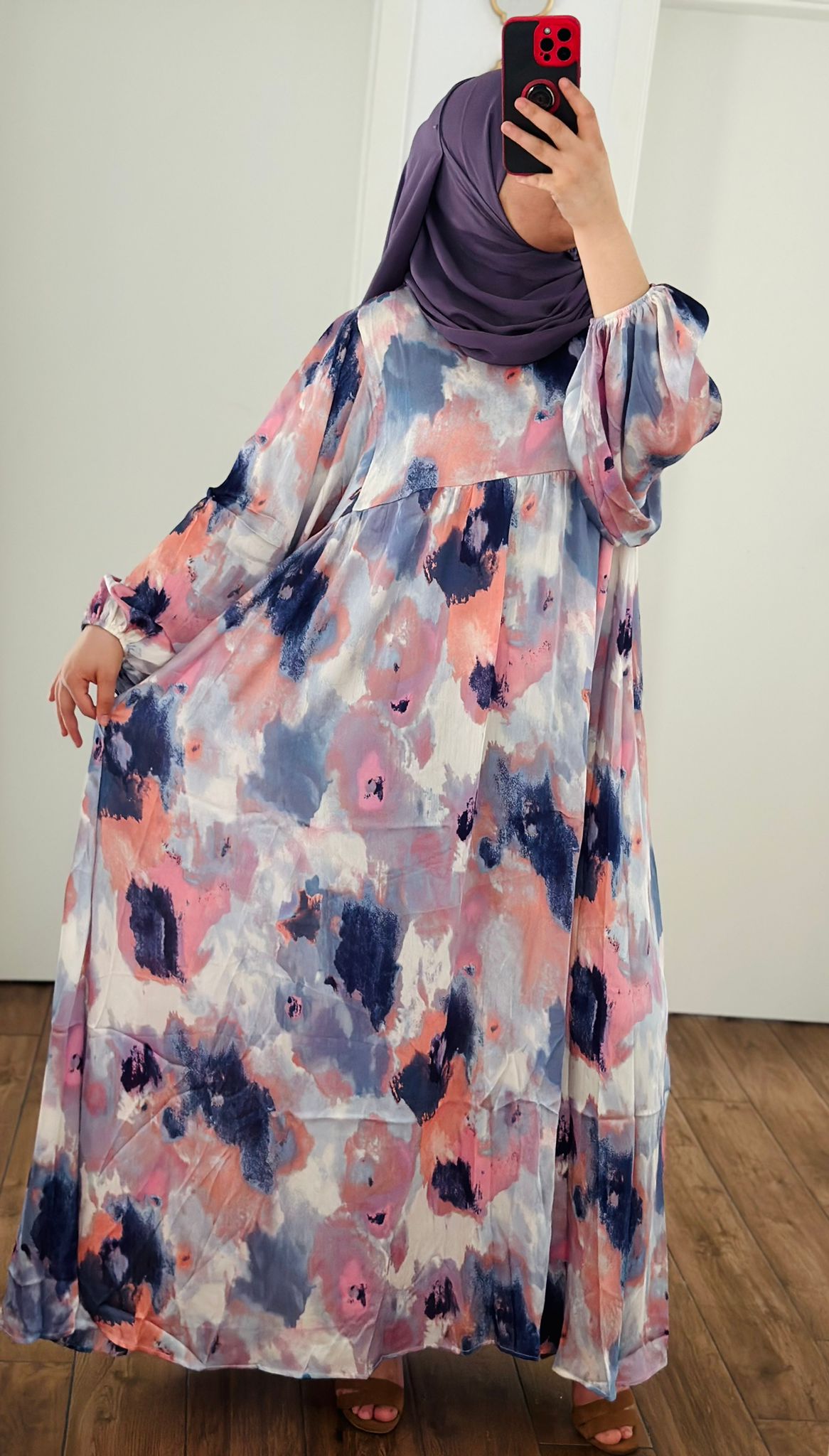 Langes, übergroßes Kleid in Blau und Rosa