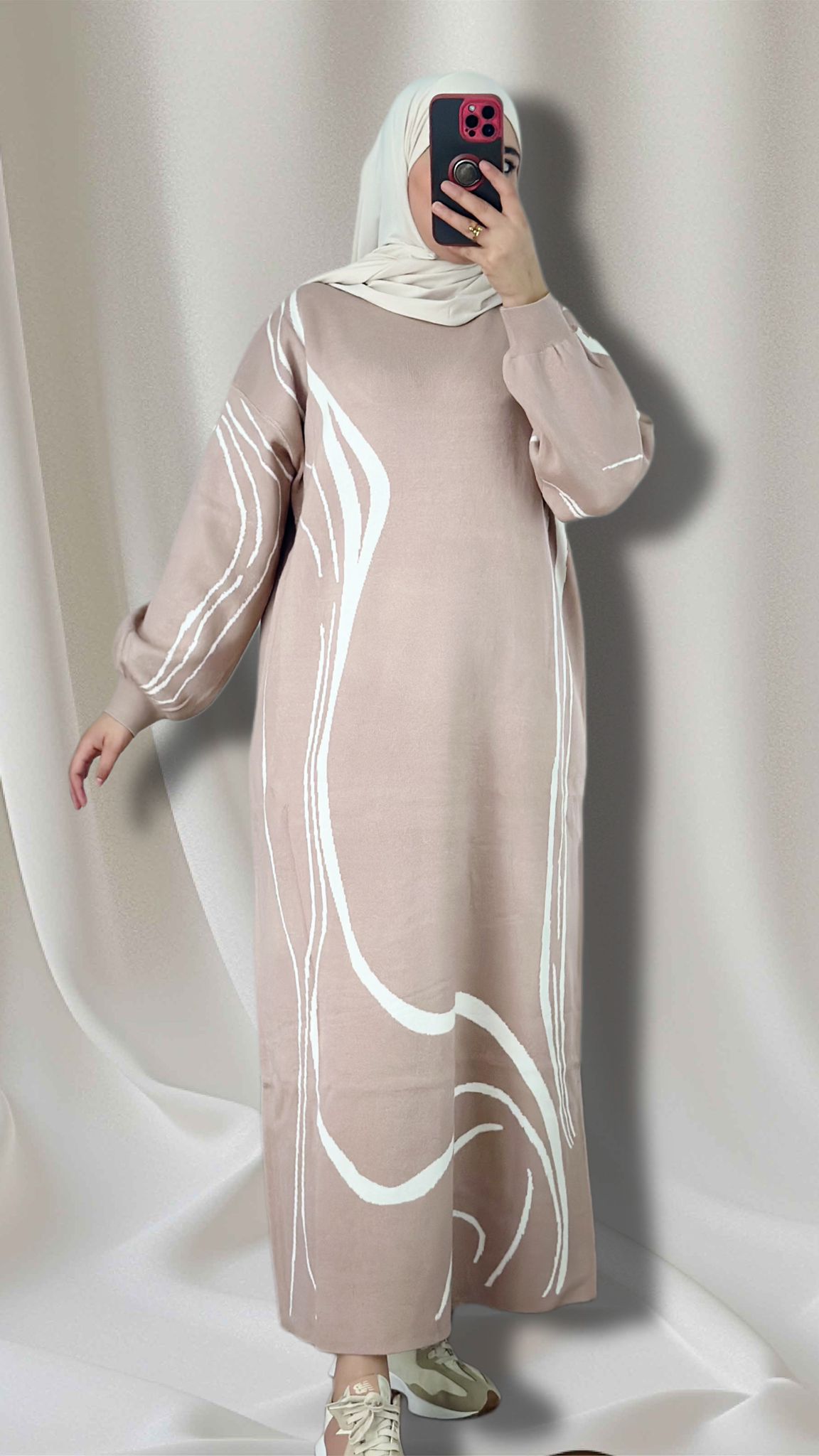 LAYNAs Kleid in biej