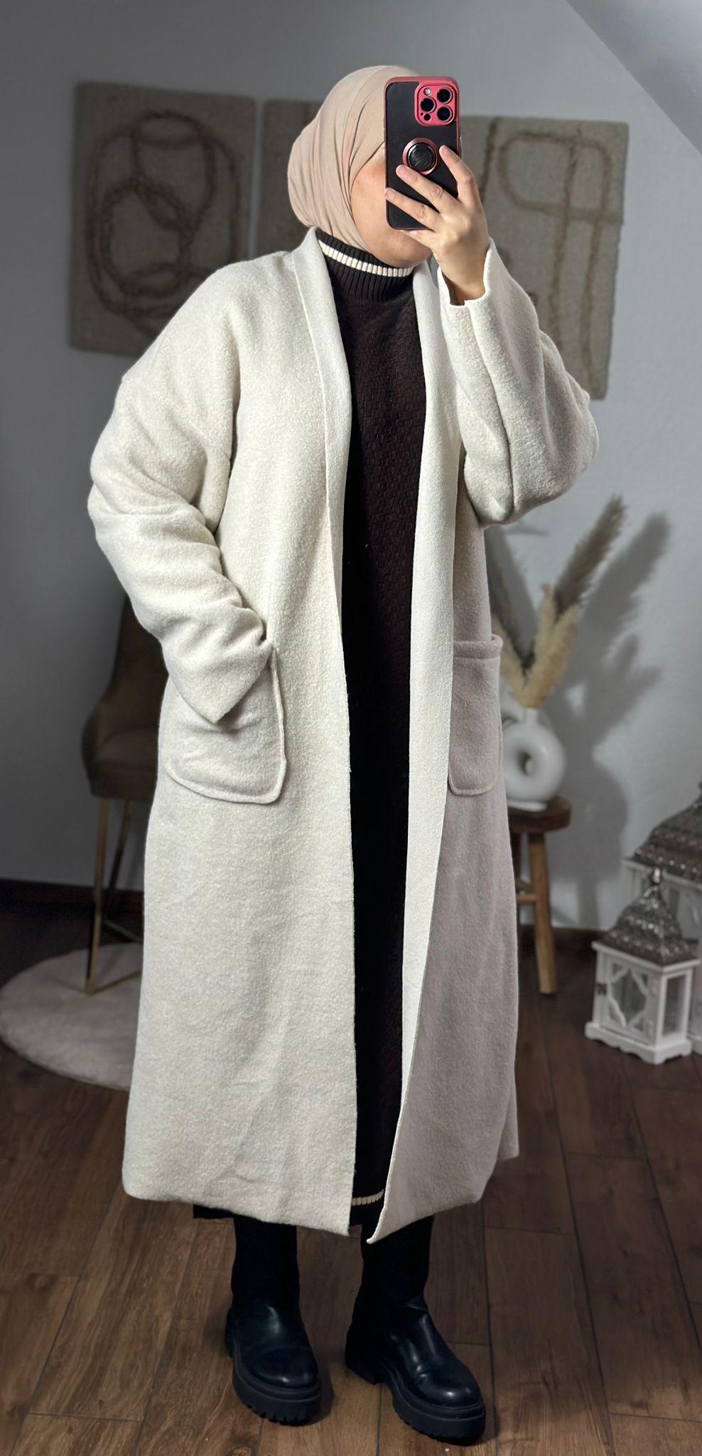 Langer beiger Strickmantel mit Taschen – One Size