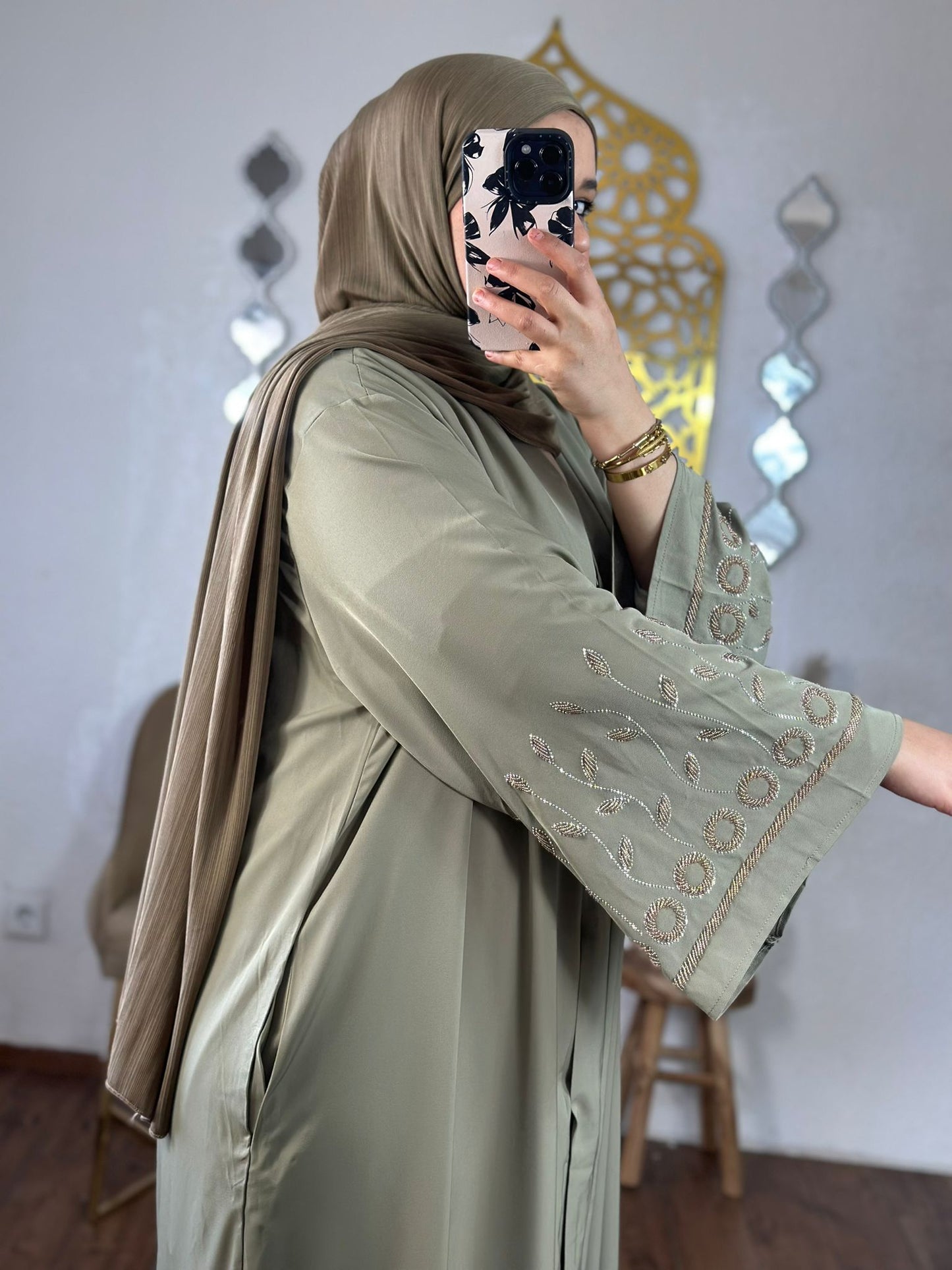 Elegante Abaya mit bestickten ärmeln-pistazien