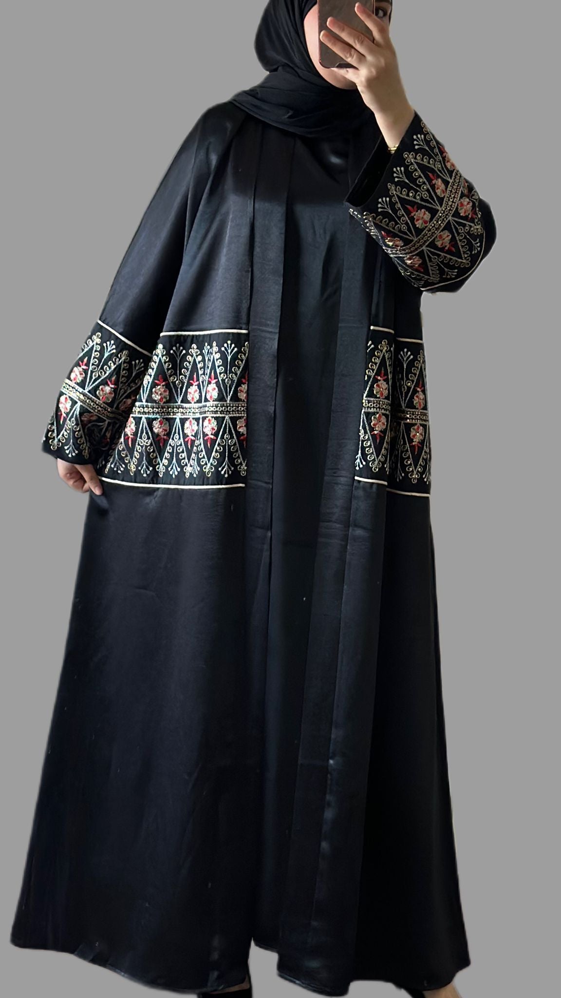 Two-piece abaya made from luxurious fabric