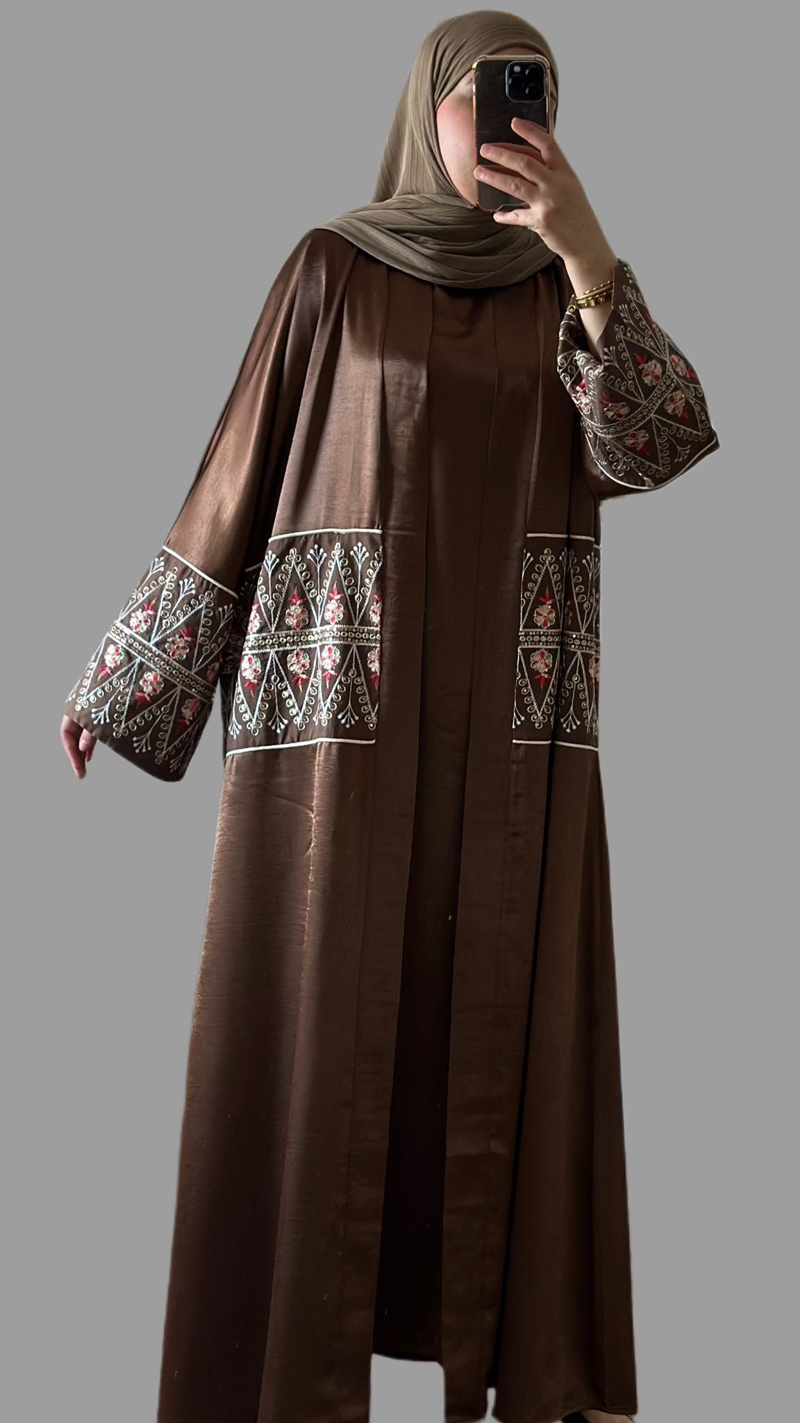 Two-piece abaya made from luxurious fabric