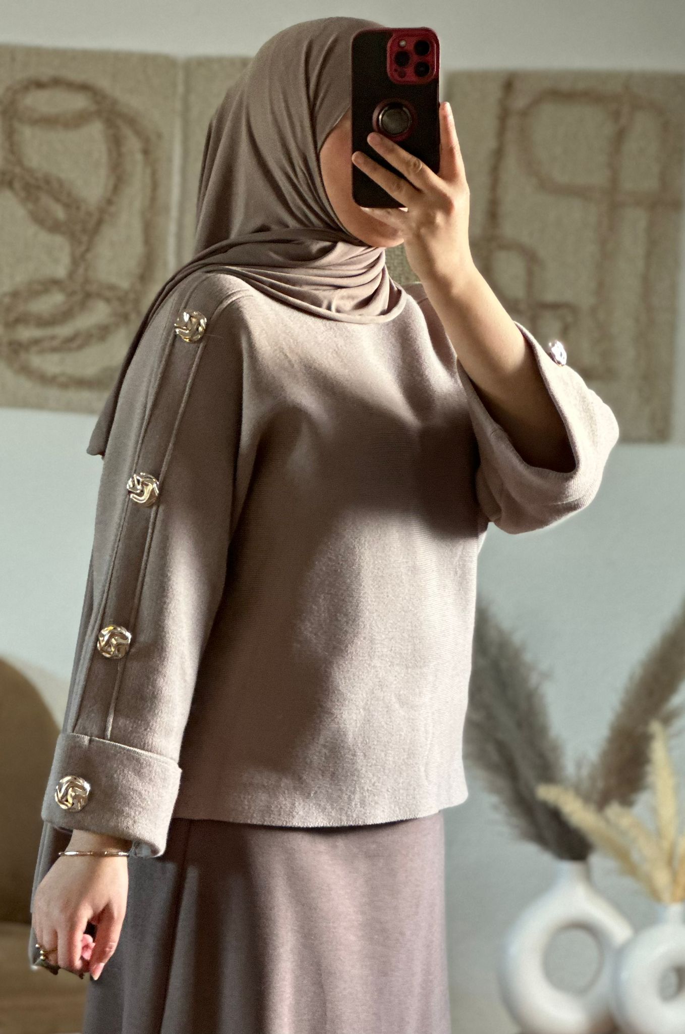 MARYAs eleganter Damenstrickpullover in einem hellen Taupe