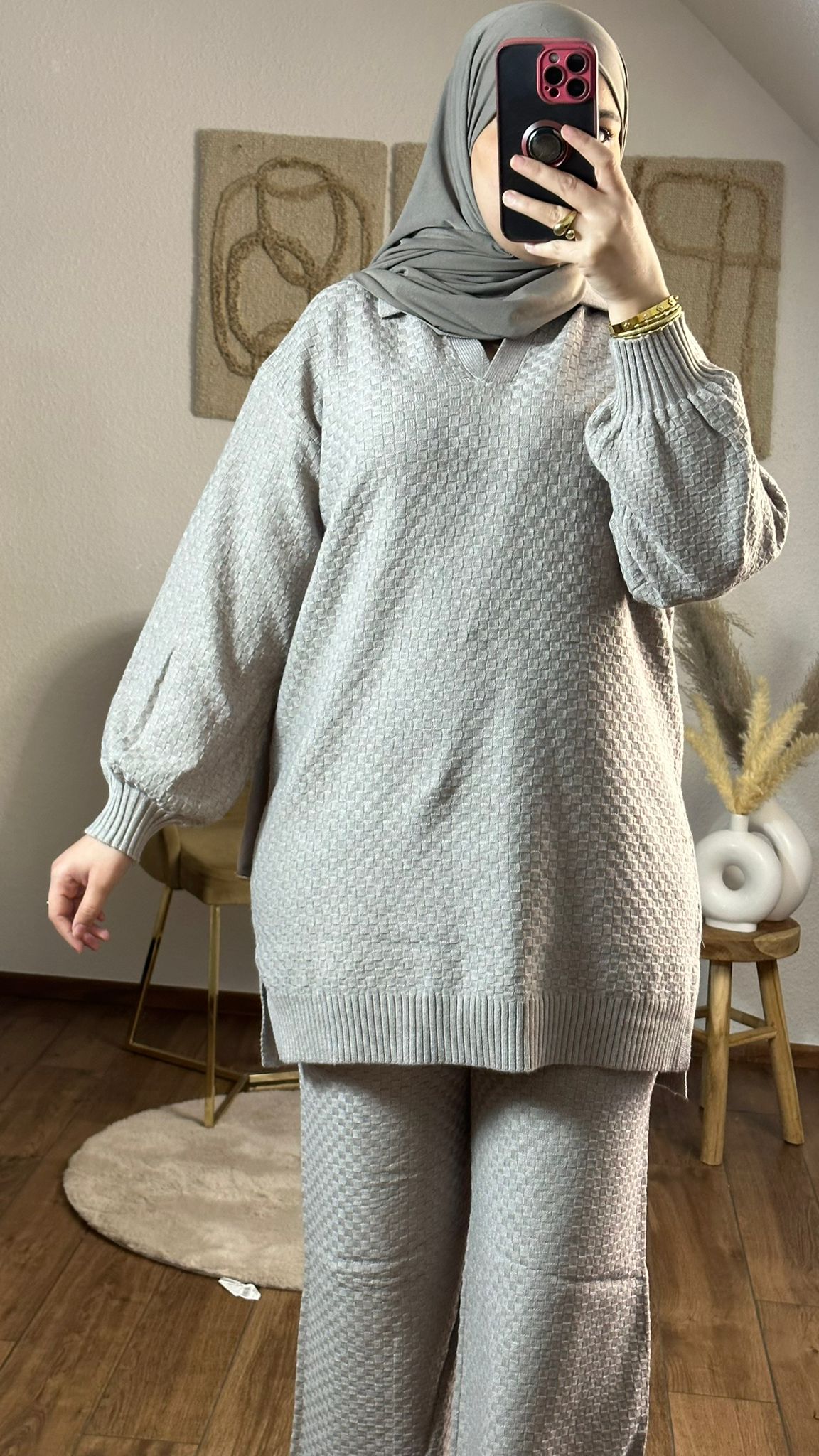 Besonderes Strickset mit komfortabler Passform in taupe