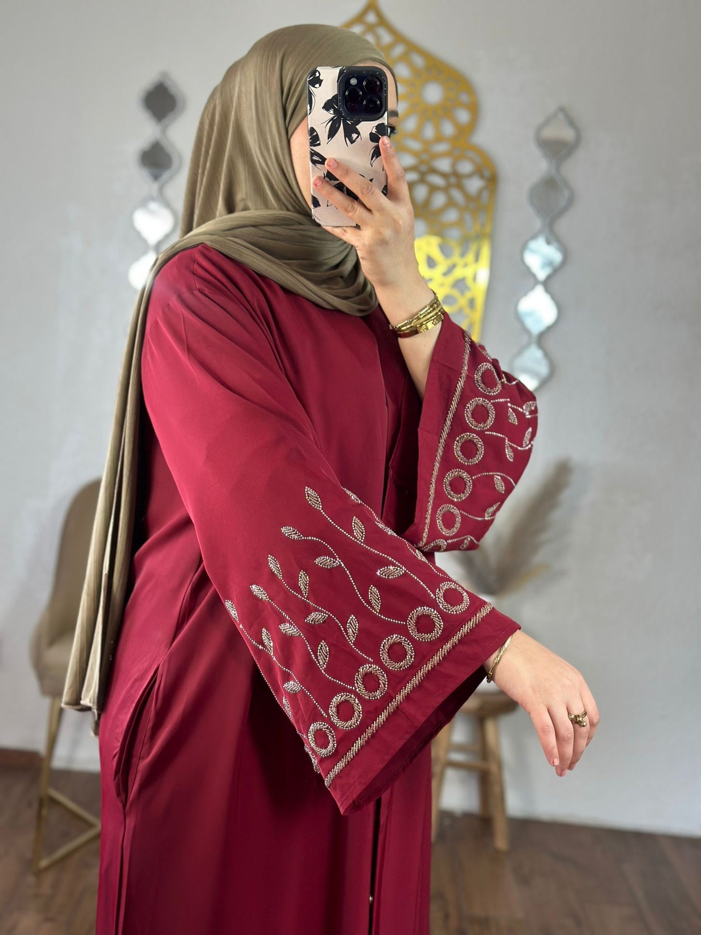 Elegante abaya mit bestickten ärmeln-Rot