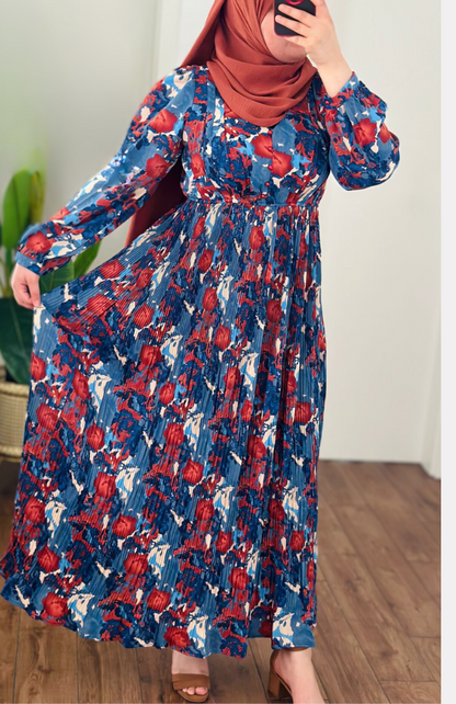 Langes Kleid mit blauem und rotem Muster