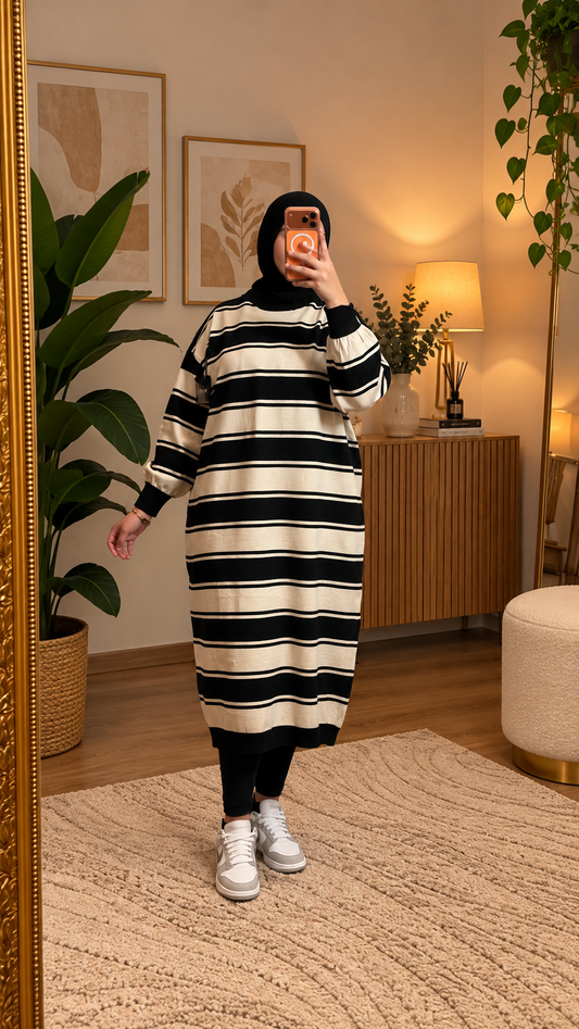 SAMA Gestriftes oversize-strickkleid in schwarz