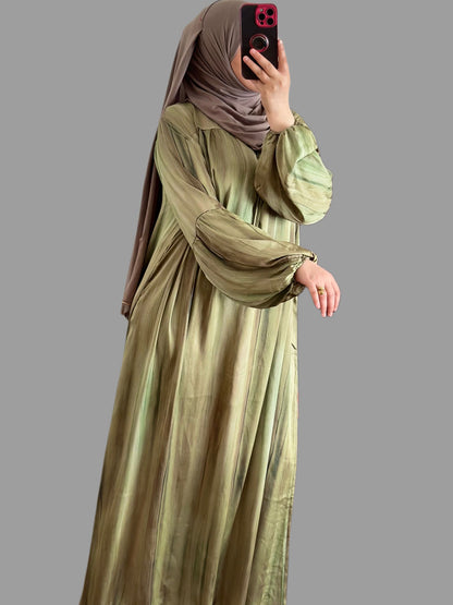Ein wunderschönes Sommerkleid in der eleganten Farbe KAKI