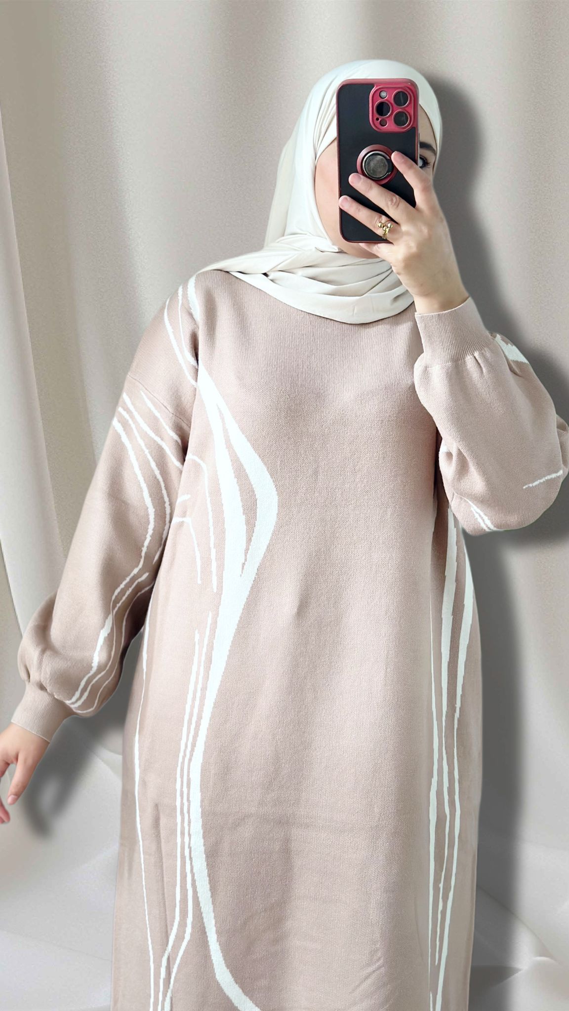 LAYNAs Kleid in biej