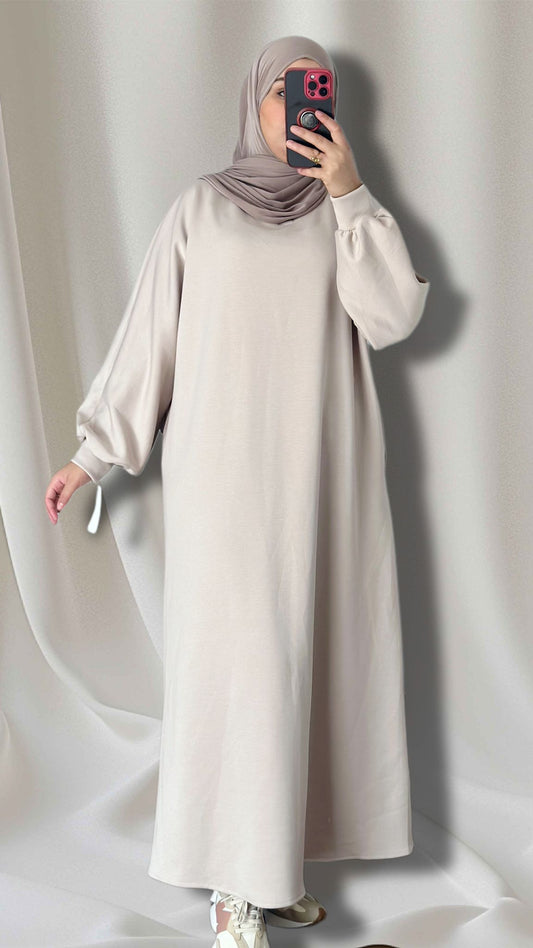 NADIAs abaya in bieg