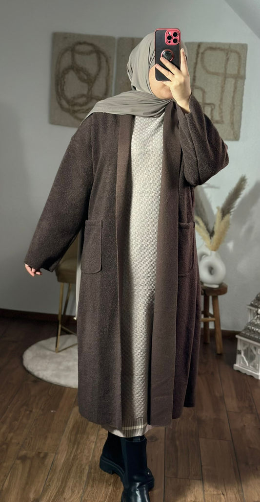 Langer brauner Strickmantel mit Taschen – One Size