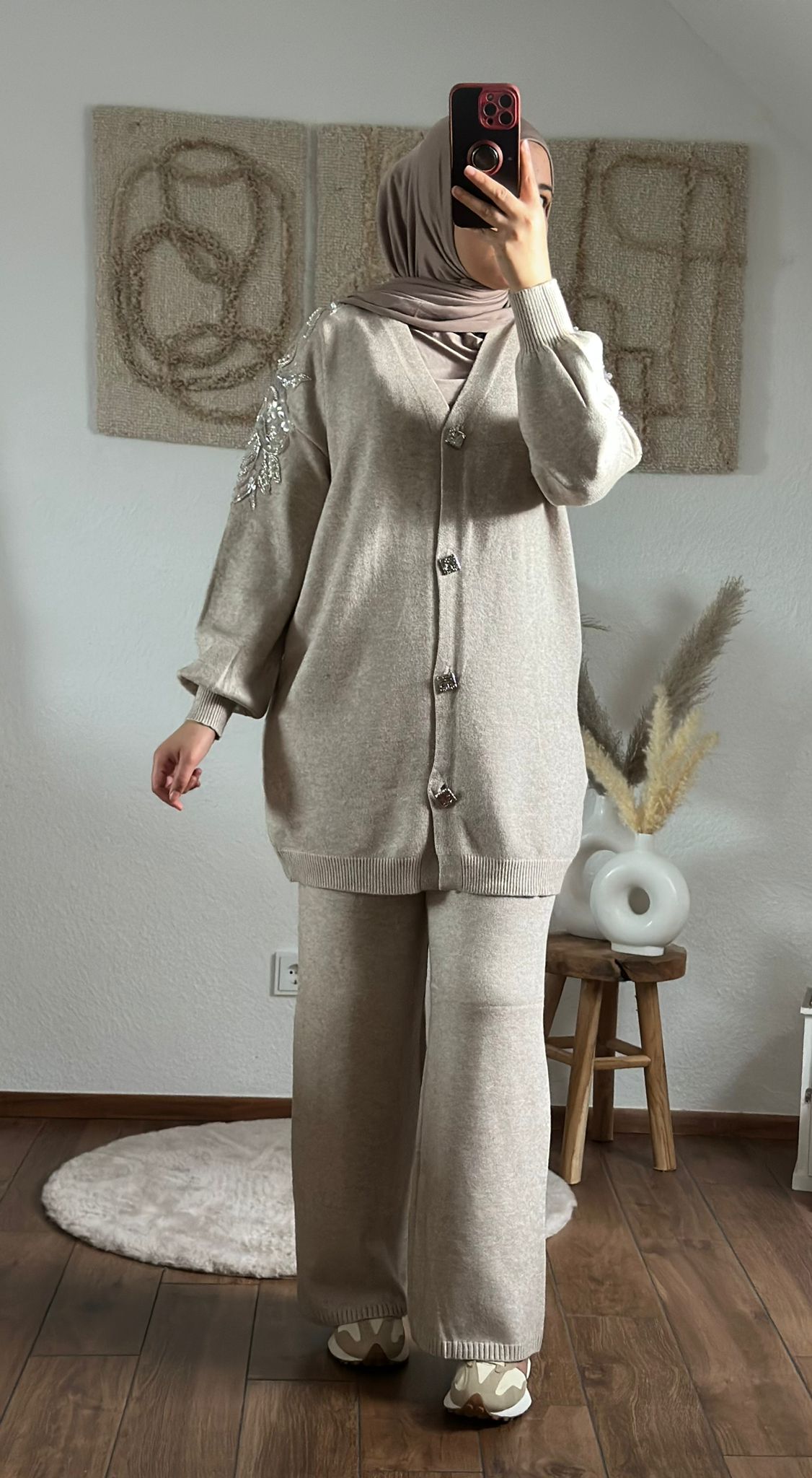 Elegantes besticktes Zweiteiler-Set für Damen in bieg