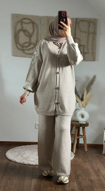 Elegantes besticktes Zweiteiler-Set für Damen in bieg