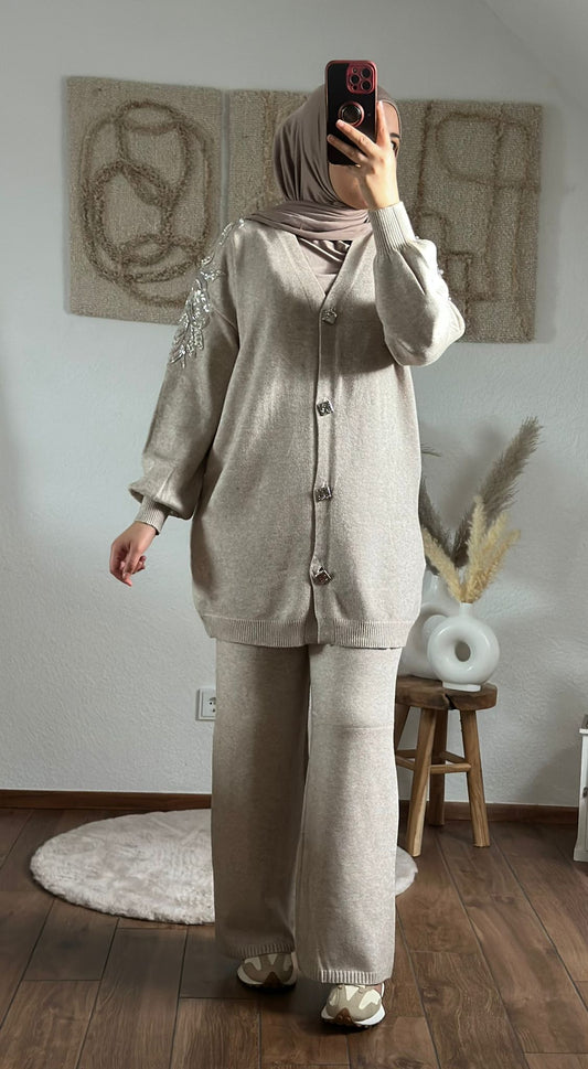 Elegantes besticktes Zweiteiler-Set für Damen in bieg