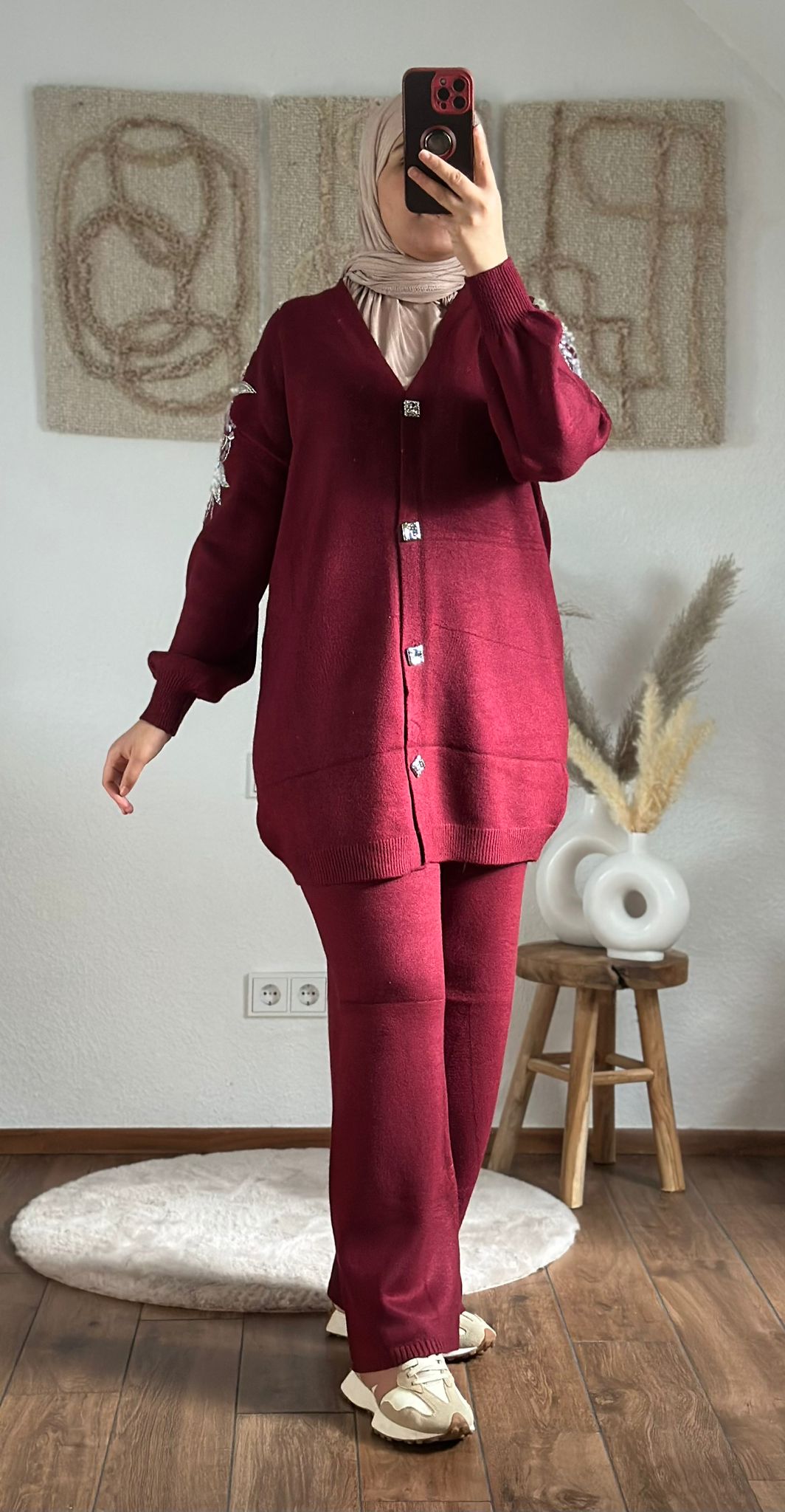 Elegantes besticktes Zweiteiler-Set für Damen in weinrot