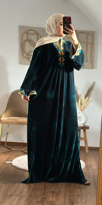 Luxuriöser Samt-Kaftan mit Details in grun