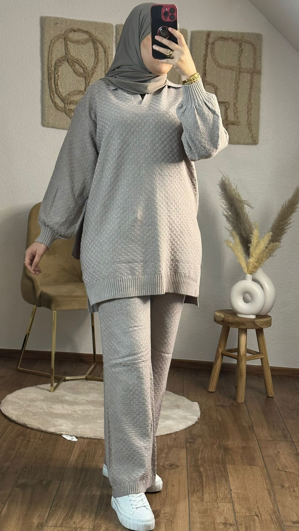 Besonderes Strickset mit komfortabler Passform in taupe