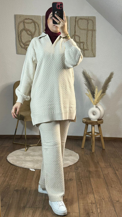 Besonderes Strickset mit komfortabler Passform in bieg