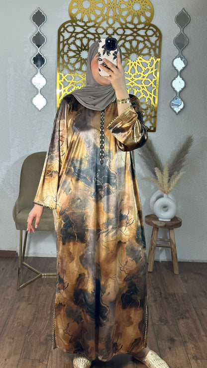Elegantes, fließendes Kaftan-Kleid mit modernem Marmormuster