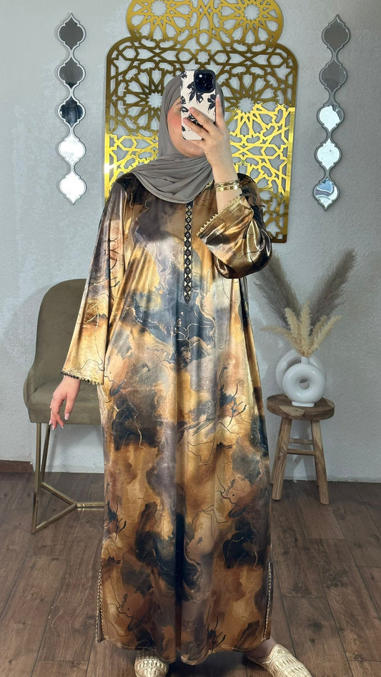Elegantes, fließendes Kaftan-Kleid mit modernem Marmormuster