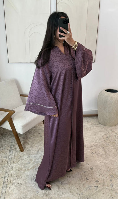 Yaras  luxuriöse Abaya
