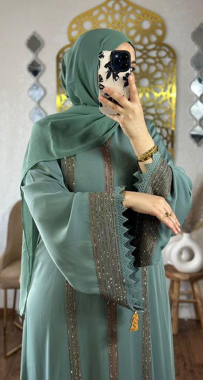 Fakhama s luxuriöser abaya mit hijab