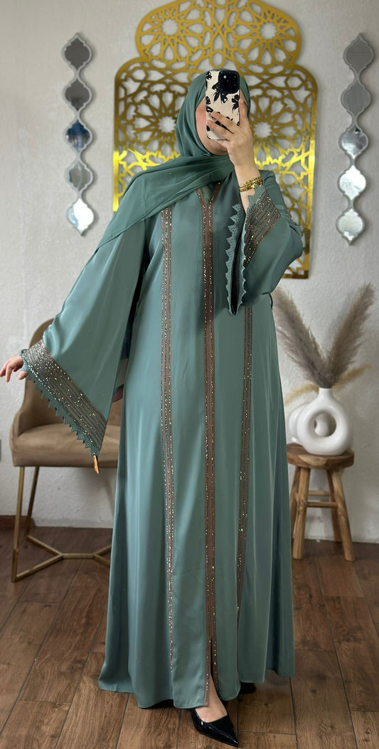 Fakhama s luxuriöser abaya mit hijab