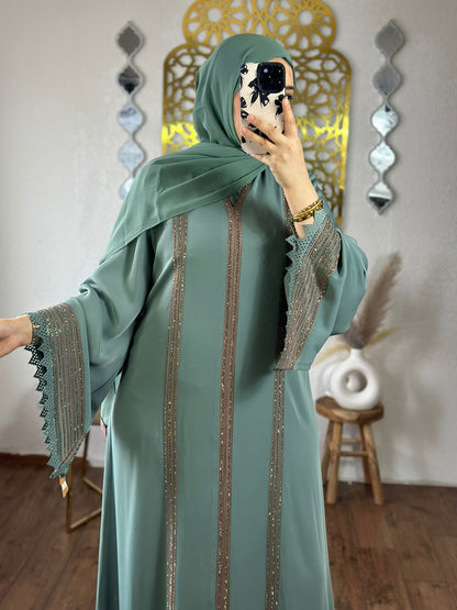 Fakhama s luxuriöser abaya mit hijab