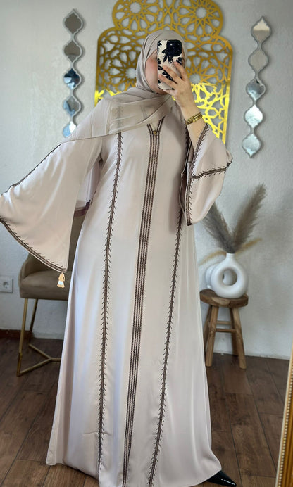 Fakhama s luxuriöser abaya mit hijab