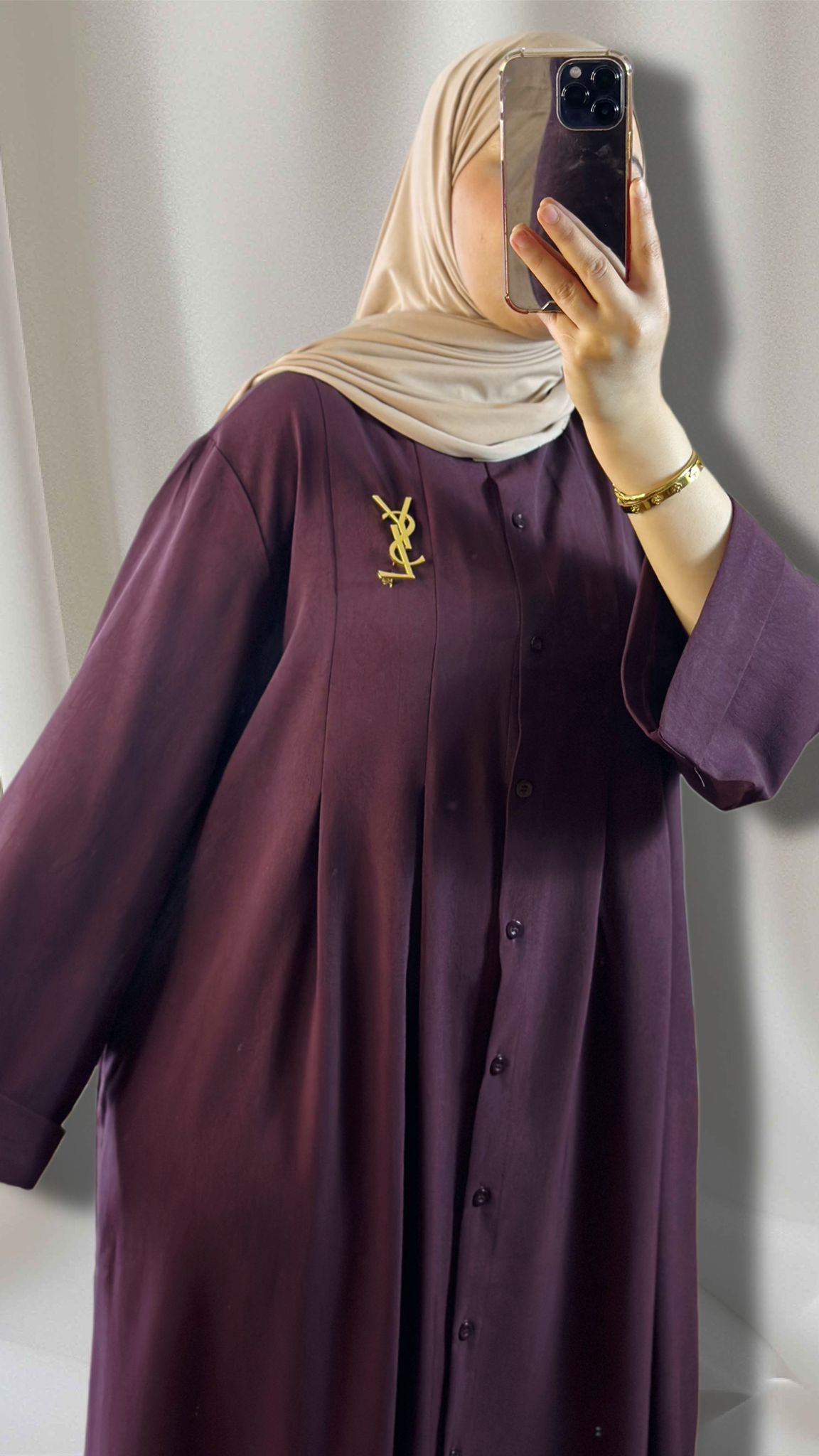 Elegante Abaya in der farbe Aubergine