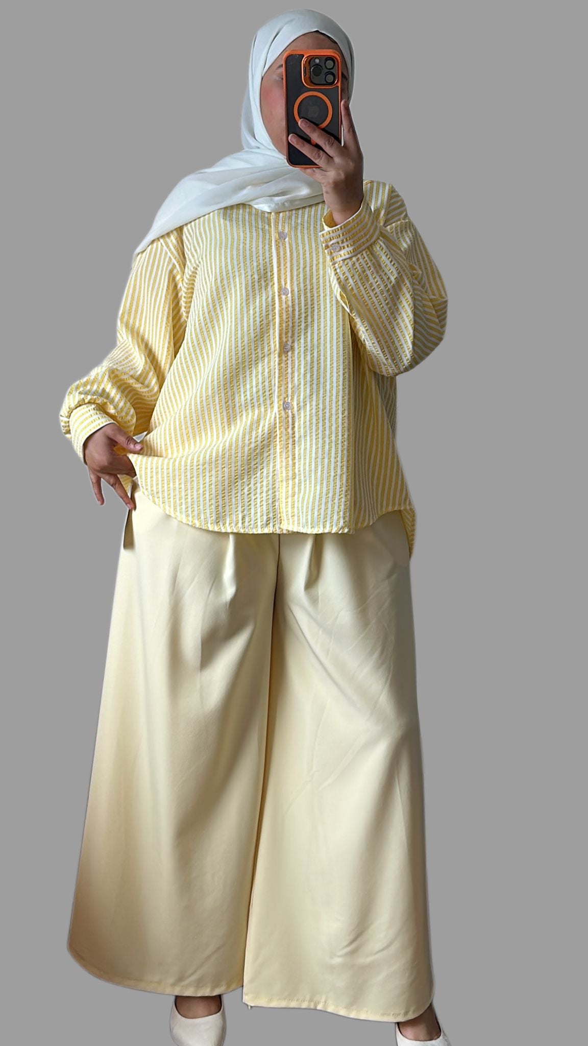 Gestriefte Bluse mit weitem Hosen_look