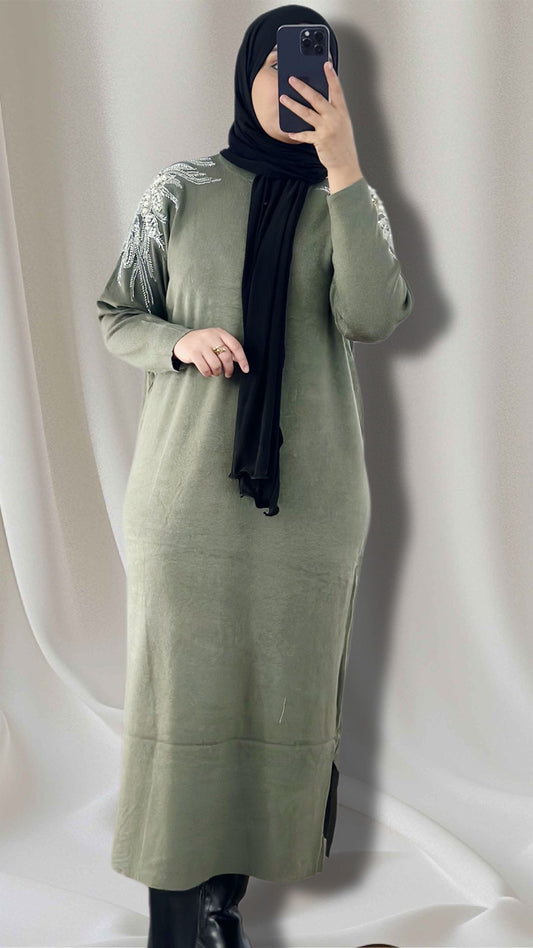 SYLIA Langes Strickkleid mit Schulter-Details – Elegant &amp; Modern