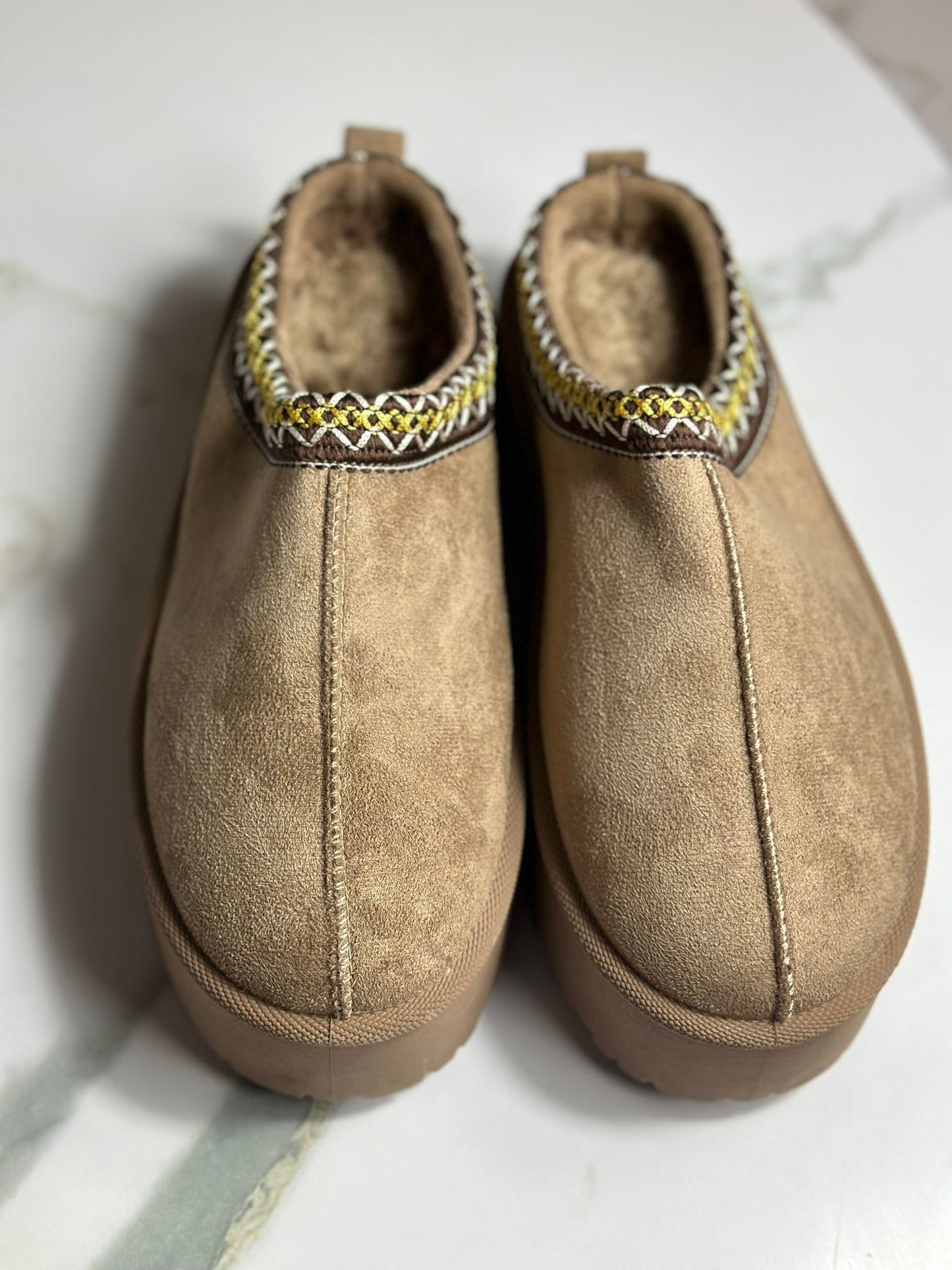 Bequeme Platou-hausschuhe mit weichem wildleder