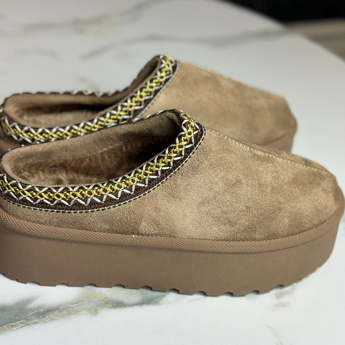 Bequeme Platou-hausschuhe mit weichem wildleder