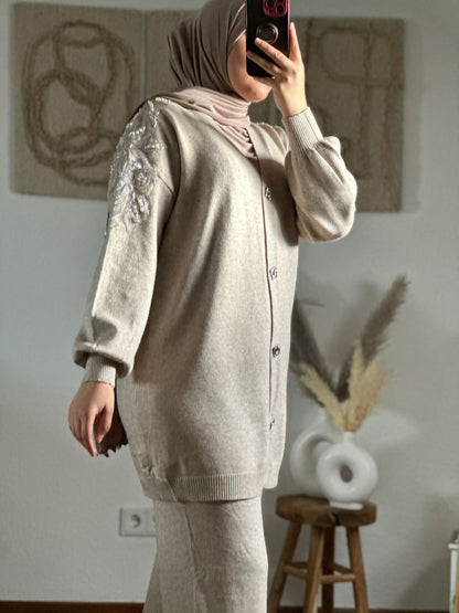 Elegantes besticktes Zweiteiler-Set für Damen in bieg