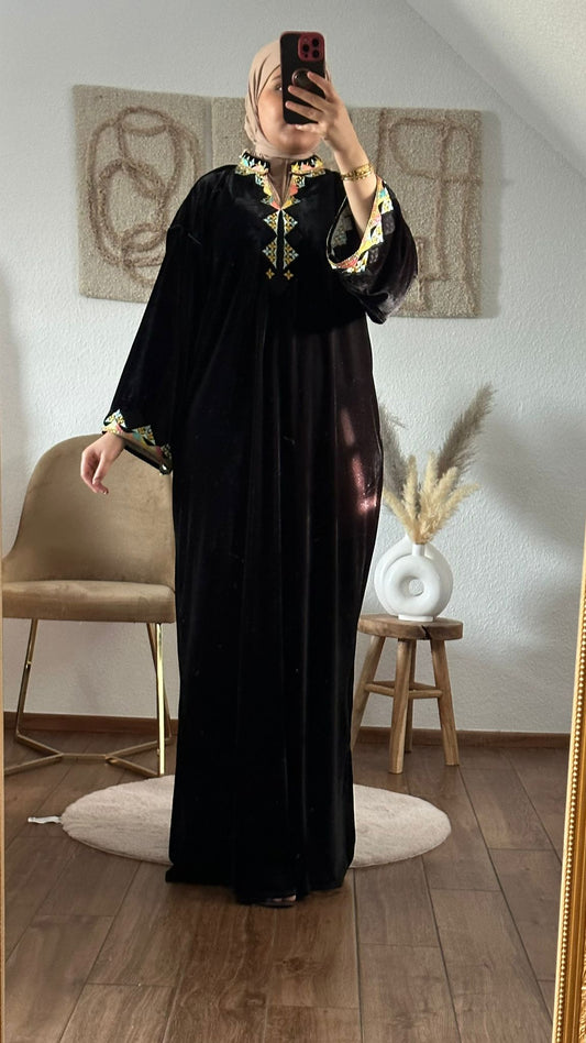 Luxuriöser Samt-Kaftan mit Details in schwarz