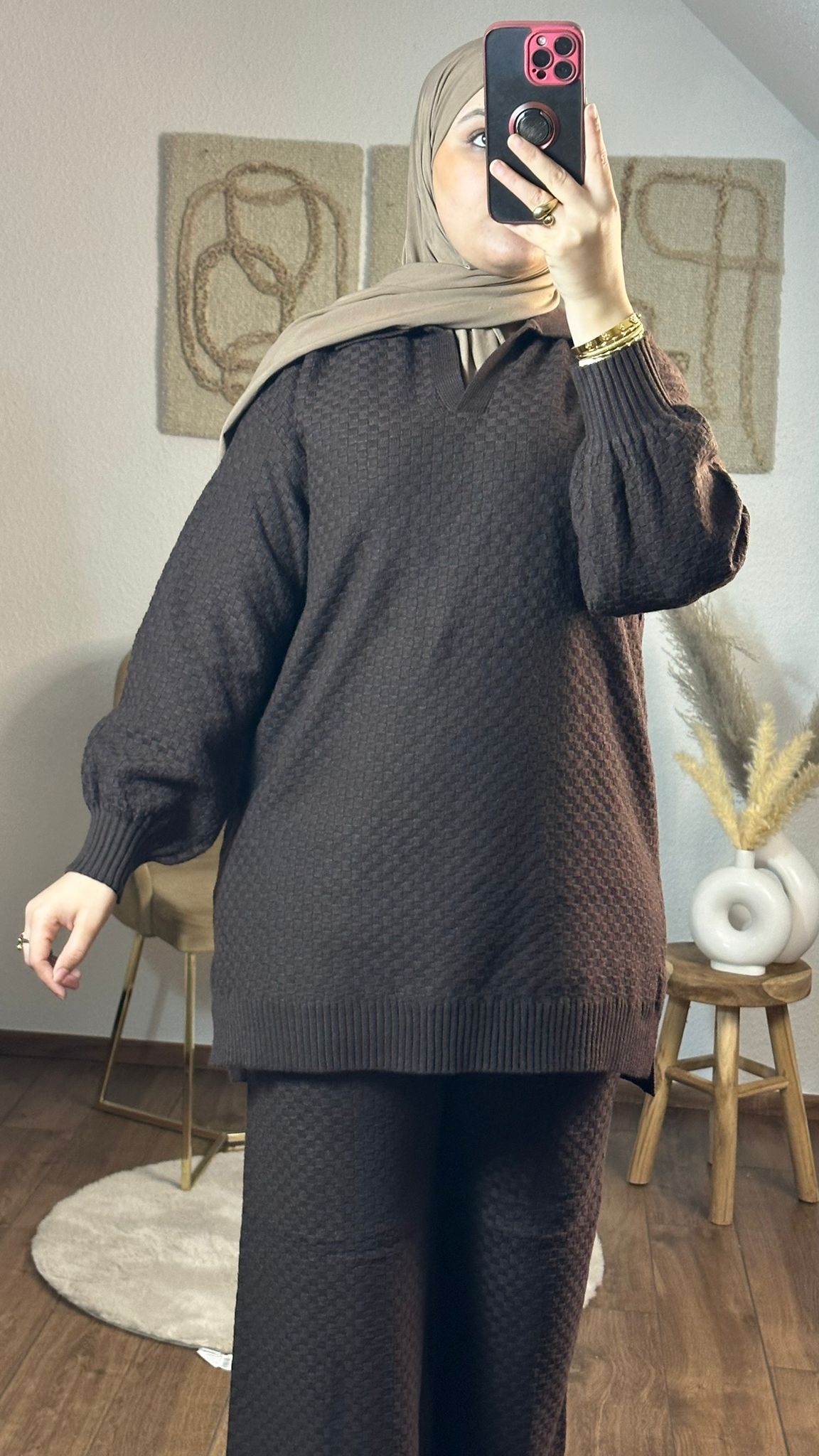 Besonderes Strickset mit komfortabler Passform in braun